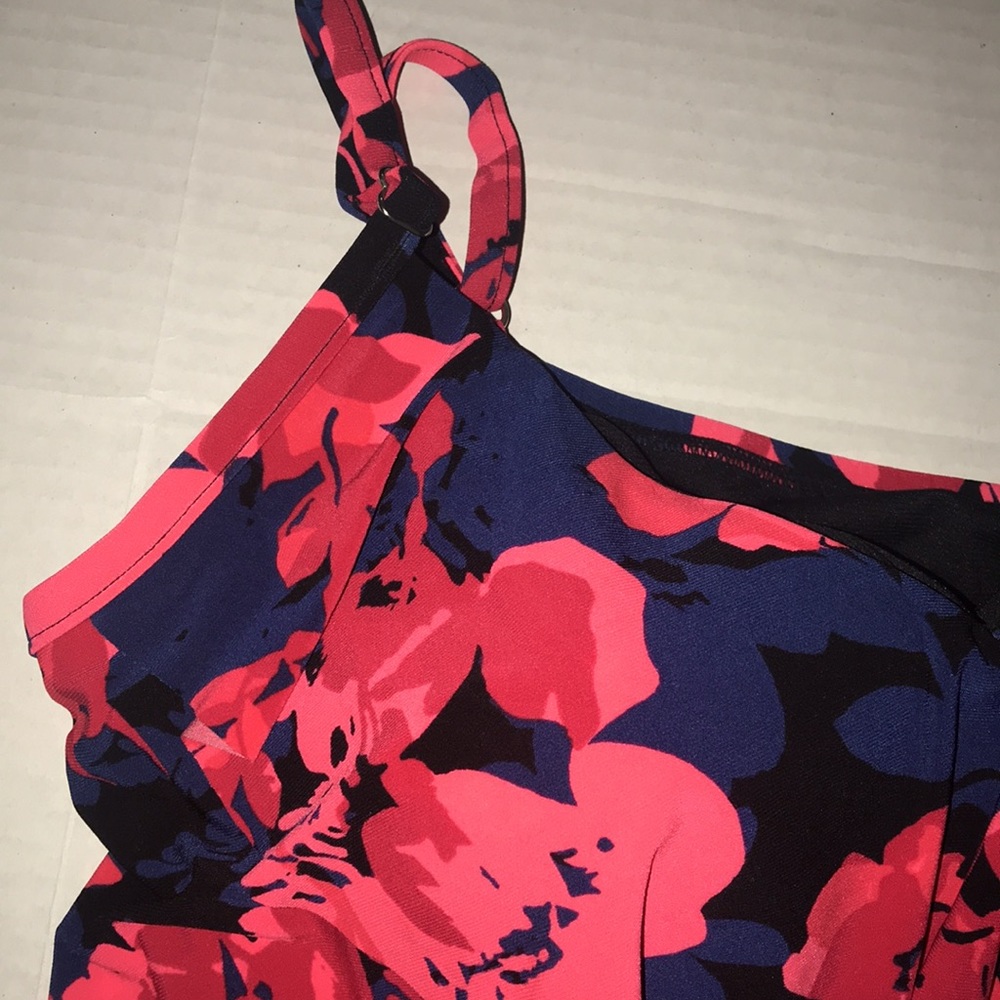 New red floral plus size swimtop - Picture 7 of 11